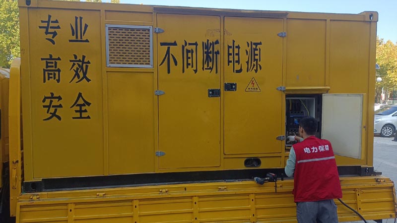 莲池柴油发电机组和UPS电源配合使用时，如何避免切换过程中的电力中断？